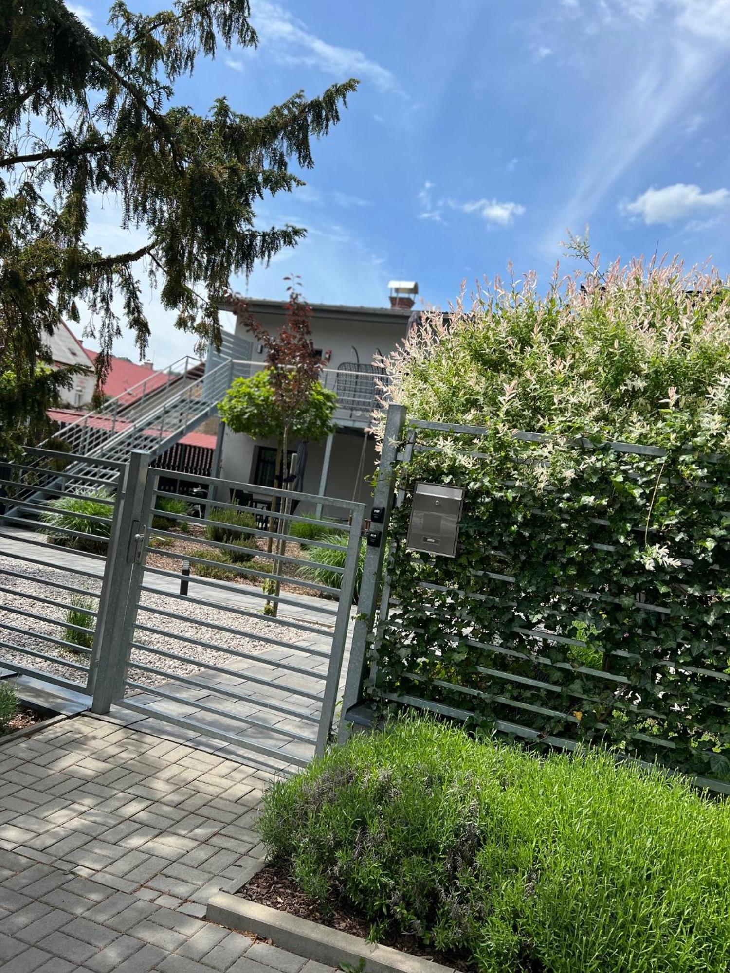 Apartmány Benešov Benesov nad Ploucnici Exteriér fotografie